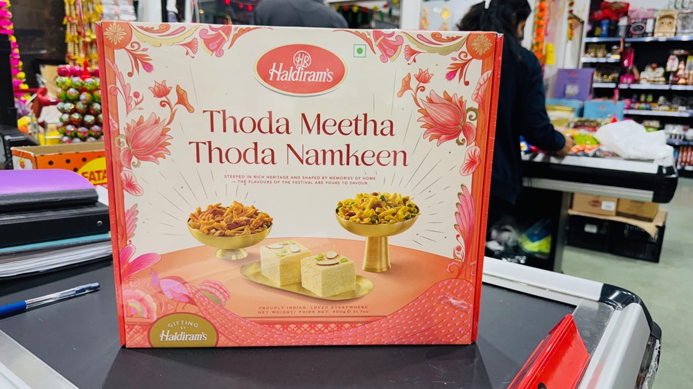 HALDIRAM GIFT BOX THODA MEETHA THODA NAMKEEN